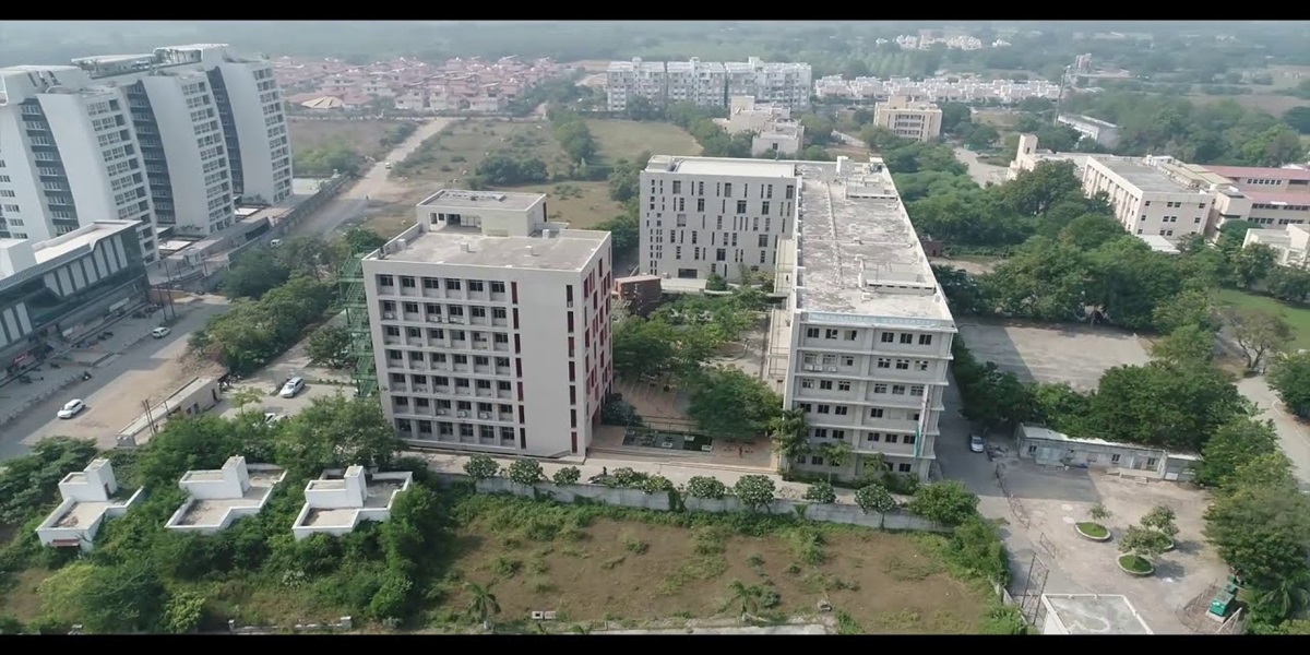 Navrachana University